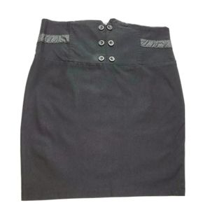 Valía Black High Waist Knee High Skirt Size XL